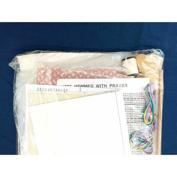 Creative Circle Kit 1026 Hemmed With Prayer Vintage Cross Stitch 1989 New USA - Picture 7 of 7